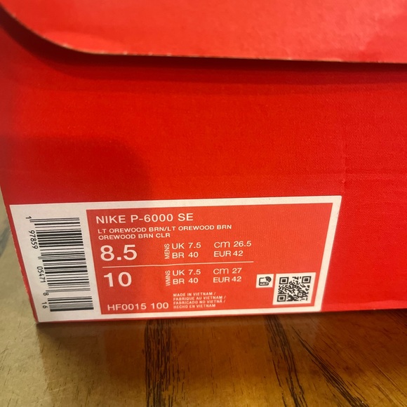 Nike Cream Textured Running Shoes - Picture 5 of 6